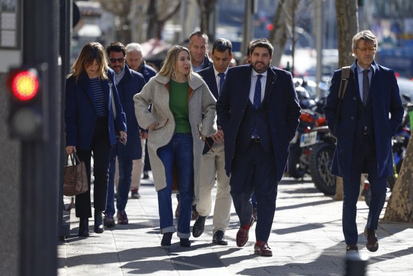 López Miras saca pecho de Feijóo en Génova