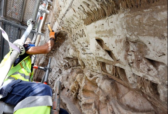 Martillo, cincel, cepillo y espátula: avance en las obras para la restauración de la Catedral de Murcia 