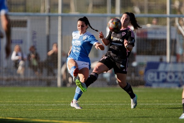 El Alhama salva un punto ante el Alba en casa con gol de Belén Martínez en el minuto 94