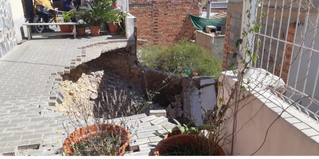 La reconstrucción de un muro de contención en El Puntal devolverá la normalidad a la calle Madrid de la pedanía