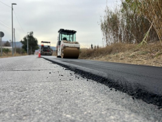 Renovación de más de 5.000 metros cuadrados de asfalto en Llano de Brujas y Puente Tocinos