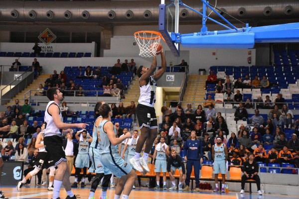 El Odilo Cartagena rompe su mala racha en Mallorca con un 75-78 y es segundo en la LEB Plata 