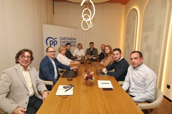 Arroyo incorpora a su ejecutiva a Vicente Balibrea, Adolfo Baturone, Evaristo Sanvicente, Julio Álvarez y José Acuña