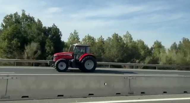 Los agricultores retiran los tractores y reabren al tráfico el Puerto de la Cadena