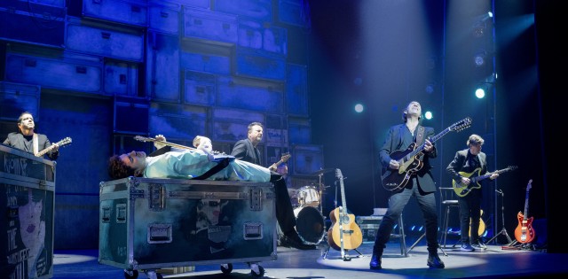 Los Secretos protagonizan en Murcia el musical 'A tu lado', en el que repasan la historia del mítico grupo