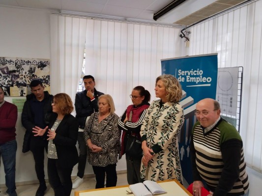 Los vecinos de La Paz, La Fama y Vistabella conocen la oferta formativa y los recursos de empleo