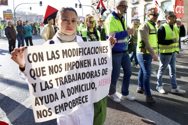 Los trabajadores del transporte sanitario se echan a las calles de Murcia contra el bloqueo del convenio