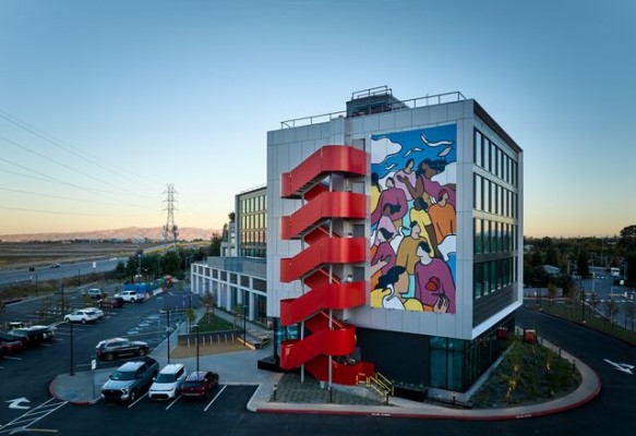 Desde Yecla hasta Silicon Valley: Ecus equipa las camas de un hotel en el campus de Facebook