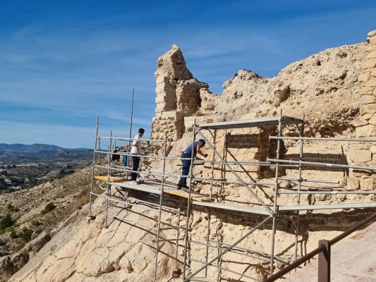 Mula reitera su compromiso de conservar el Castillo para los muleños: inician las obras en la alcazaba