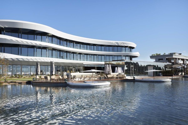 Porcelanosa viste LaFinca Grand Café, un espacio exclusivo con arquitectura de vanguardia