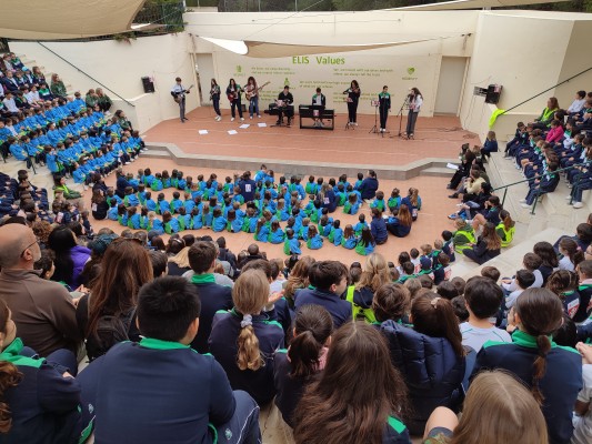 Más de 500 alumnos, padres y profesores de Elis marchan en Murcia contra la desnutrición infantil 