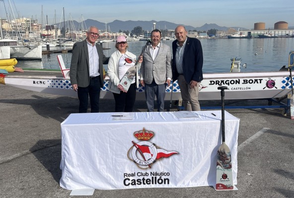 Los ingenieros industriales donan 10 palas para que recuperados de cáncer practiquen barco dragón 