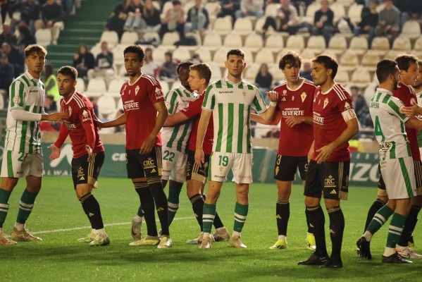 El Murcia suma un buen punto en Córdoba aunque sin brillo y queda a ocho puntos de la promoción