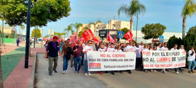 Un millar de personas se moviliza para rechazar el cierre de la planta de Bimbo en El Verger
