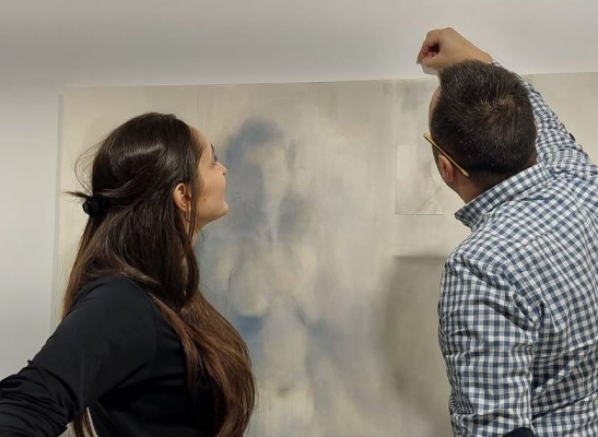 Los desnudos velados de Araceli Reverte llenan de incognitas la galería murciana LaLuz, que suma una nueva sala
