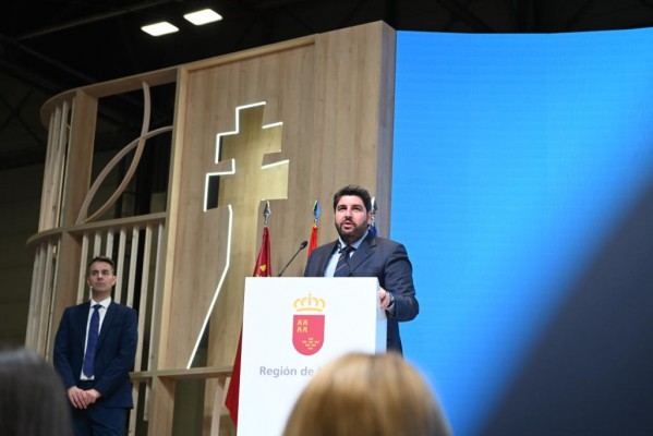 Miras confía en el auge del turismo en 2024 para alcanzar los seis millones de pernoctaciones en la Región