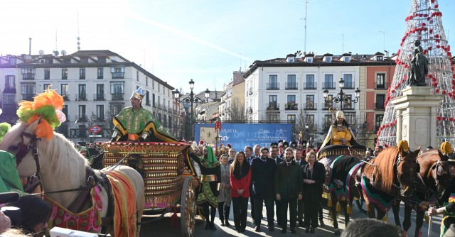 La Semana Santa de la Región sorprende a los madrileños con sus diferentes músicas, atuendos y colorido