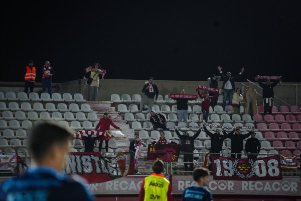 El Murcia sigue tercero pero ya a cinco puntos del liderato y el Yeclano sube al séptimo puesto 