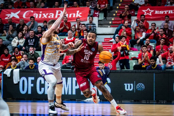 Un UCAM CB muy superior gana con solvencia en el inicio del top 16 europeo y se lesiona Hakanson