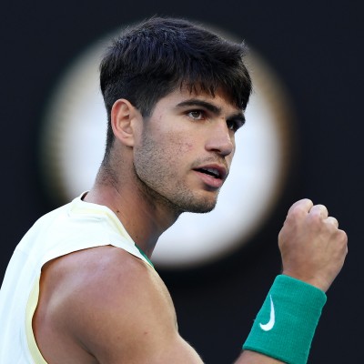 Alcaraz sigue en modo rodillo: buscará las semis de Australia ante Zverev tras someter a Kecmanovic