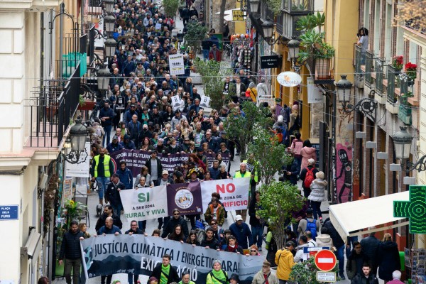 El interior valenciano en pie de guerra en València contra las macroplantas fotovoltaicas
