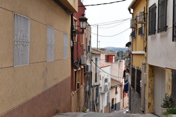 Molina pide 2,8 millones de euros a la Comunidad para seguir rehabilitando viviendas