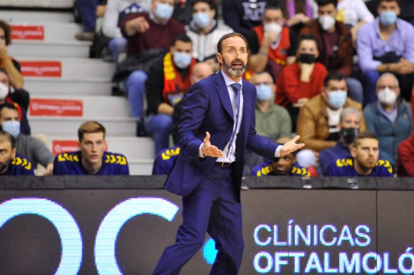 Sito Alonso amplía contrato con el UCAM CB hasta 2026