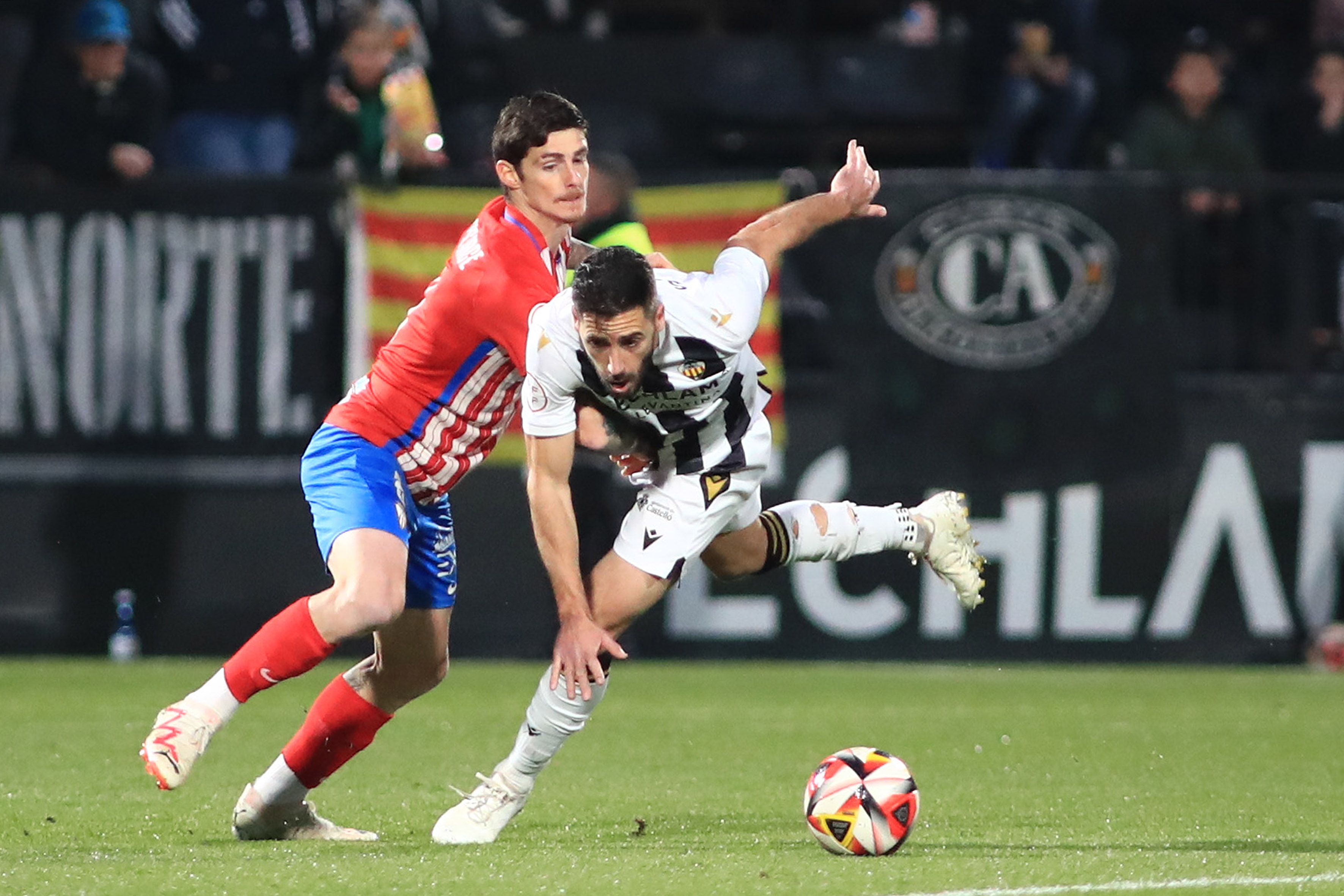 El CD Castellón muestra su versión más práctica, derrota al Algeciras y es el campeón de invierno