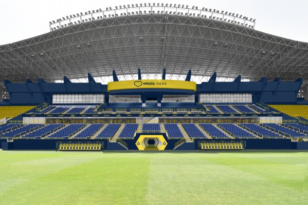 El estadio que acoge la Supercopa de España tiene sello valenciano 