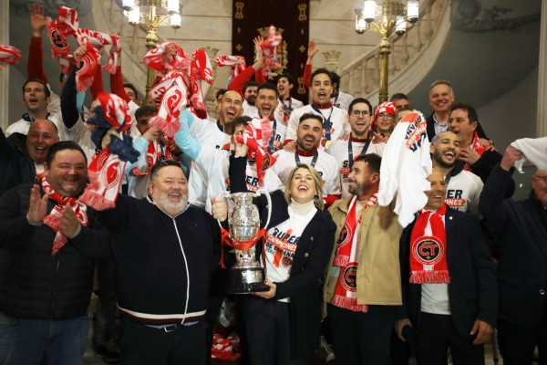 El Jimbee celebra la Supercopa con una rúa por Cartagena y reúne a cientos de hinchas 