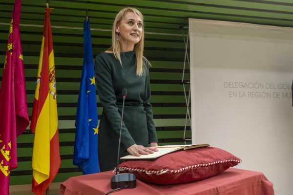 La nueva delegada del Gobierno, Mariola Guevara, toma las riendas secundada por el ministro Marlaska