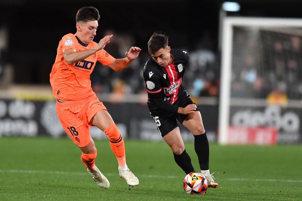 El Efesé, con diez desde el minuto 45, cae con honor en la Copa ante un Primera que precisa la prórroga 