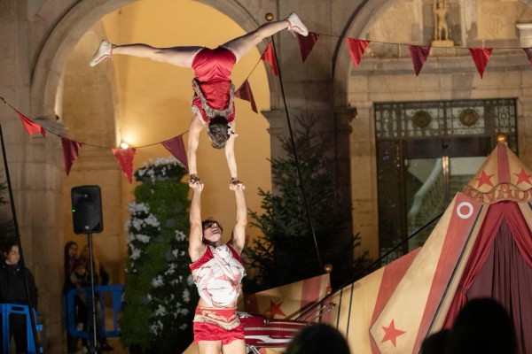 Más de 3.500 castellonenses disfrutan de un 'Nadal de Circ' de récord en la Plaza Mayor