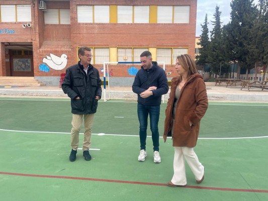  Murcia destina casi 170.000 euros a la reparación de pistas deportivas en siete centros escolares