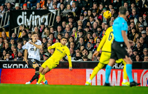 Año nuevo, mismas carencias: el Villarreal se lleva un baño de Mestalla