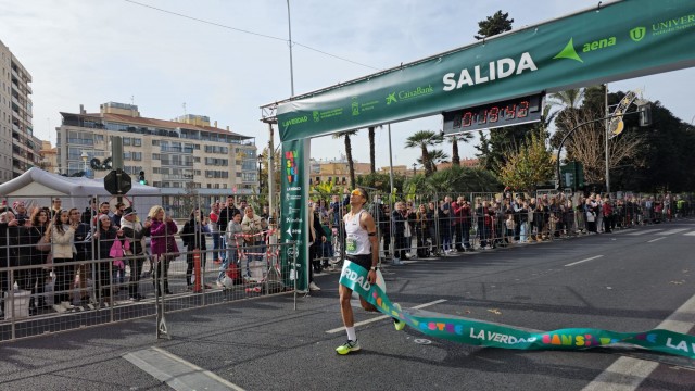 Estanislao Lorencio e Isabel Navarro ganan la San Silvestre con 5.000 atletas corriendo por Murcia