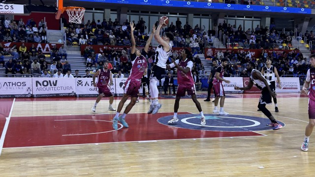 El Odilo Cartagena reafirma el liderato en la Liga LEB Plata arrollando al Hospitalet por 90-68  