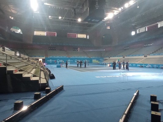 El Palacio de los Deportes de Murcia ya es una gran pista con red para la I Copa Carlos Alcaraz