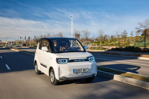 La gama de Invicta Electric continúa creciendo con el lanzamiento del modelo Pony