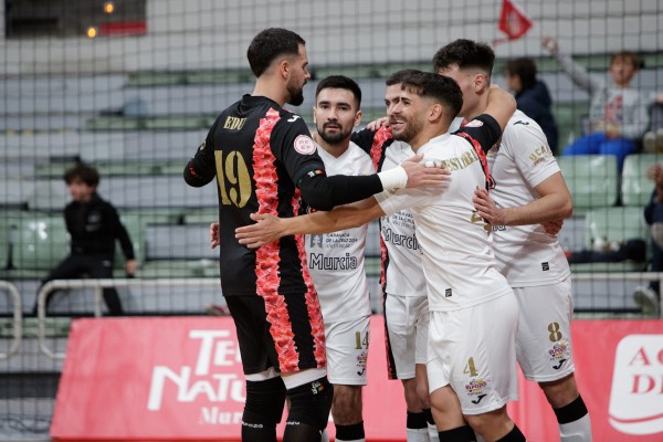 Tres puntos, buen juego y algo de sufrimiento para ElPozo en el cierre del año 