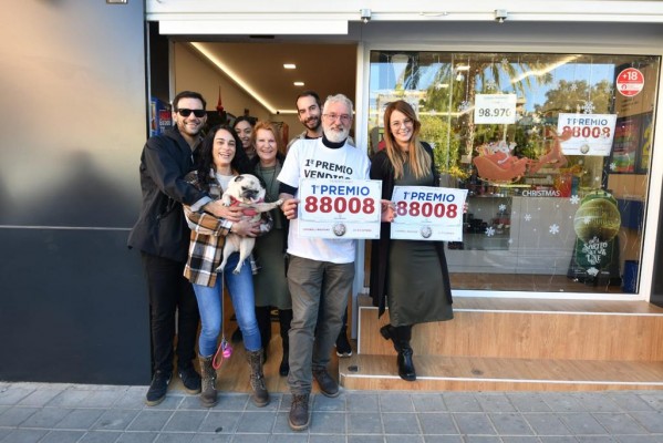 La suerte en Alicante: un estanco deja un pellizco de El Gordo en San Gabriel y un bar reparte el tercero en San Blas