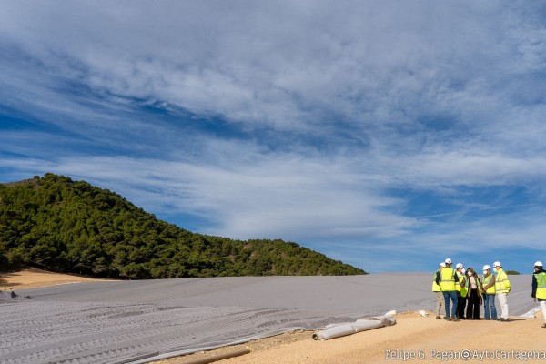 Una inversión de 5,6 millones de euros dejará sellada la balsa El Lirio, en la Sierra Minera, el próximo año
