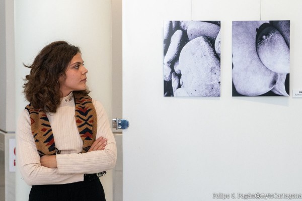 El arte como espejo de  Ana H. Reyero: la artista mazarronera expone 'Mi piel, la de todos' en Cartagena