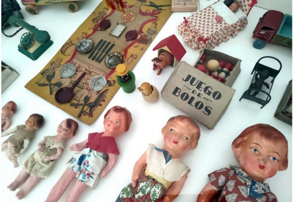 Un viaje a la infancia de cartón piedra: juguetes antiguos evocan otras épocas en el Museo Gaya