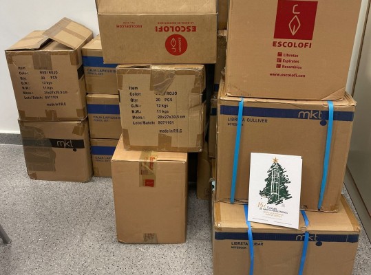 La Asociación Jesús Medrano de Castelló reparte material escolar en colegios afectados