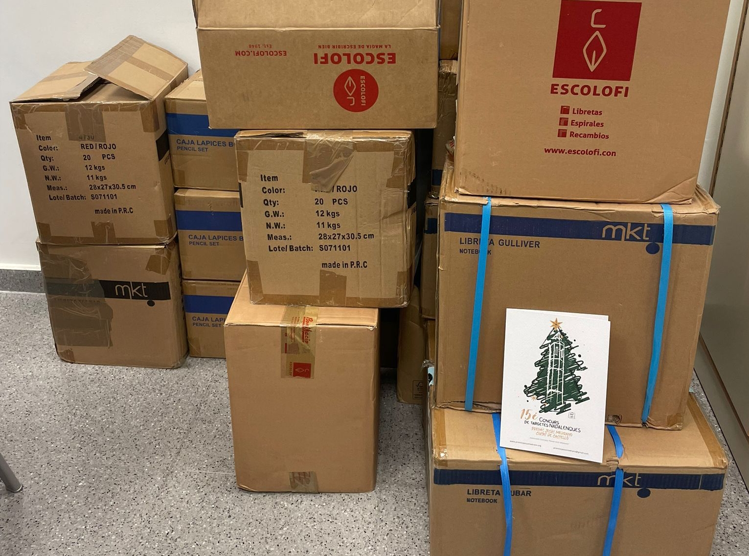 La Asociación Jesús Medrano de Castelló reparte material escolar en colegios afectados