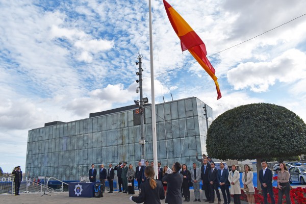 Las Torres de Cotillas estrena el acto de izado de la bandera de España en el día de la Policía Local