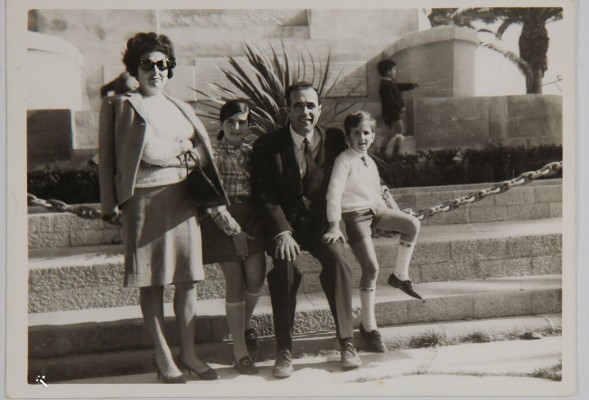 Cien años como testigo de la vida en Cartagena: exposición de fotografías familiares en Héroes de Cavite