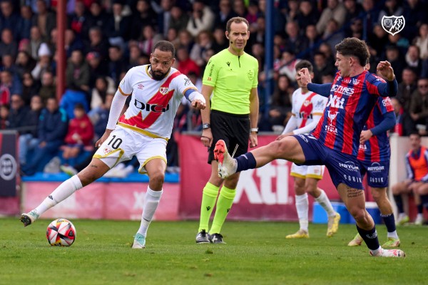 Un orgulloso y combativo Yeclano le discute el pase copero a un Rayo que decide con dos goles al final