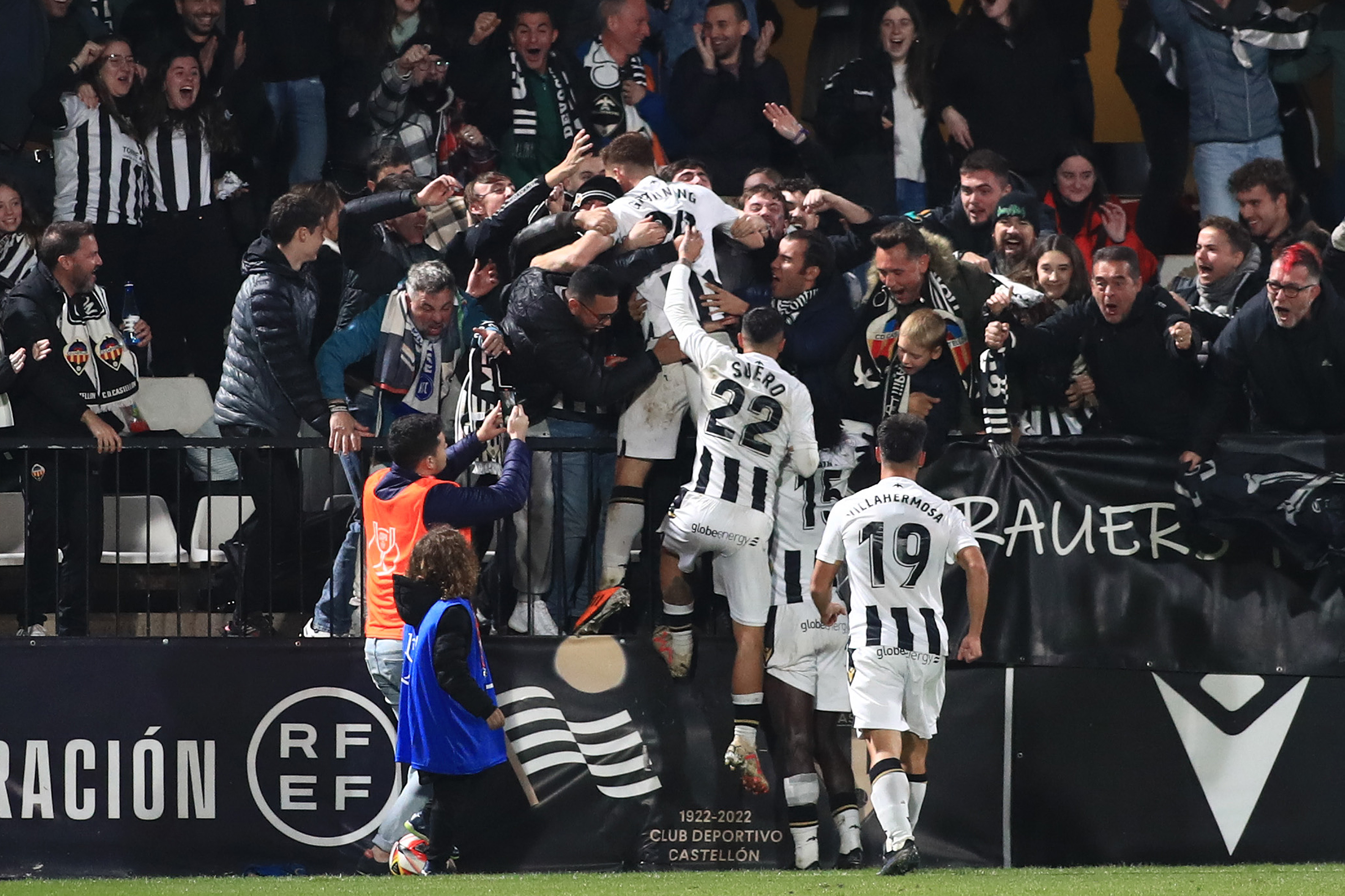 El Castellón celebra otra fiesta de fútbol total y espera a un Primera en la siguiente ronda